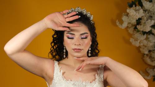 MAKE UP